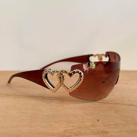 Y2k 2000s Vintage Style Brown Frameless Heart Sunglasses Brown Frame With A Frameless Lens These Glasses Are Unisex :)! Uva Uvb Protection Brand New 70s Glasses Sunglasses, 2000s Accessories, 70s Glasses, 2000s Sunglasses, Y2k Glasses, Sunglasses Aesthetic, Brown Y2k, Y2k Sunglasses, Sunglasses Brown