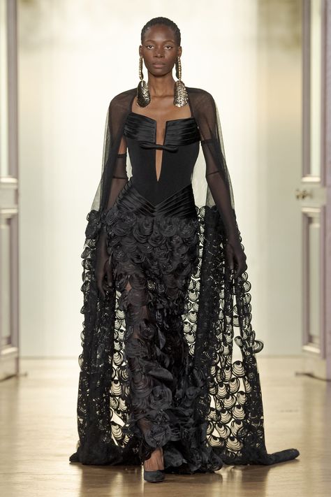 Cotoure Dress Haute Couture, Avant Garde Fashion Couture, Couture 2023, Fall Winter 2023 2024, Shanghai Fashion Week, Georges Chakra, Runway Fashion Couture, Bridal Details, Madame Figaro