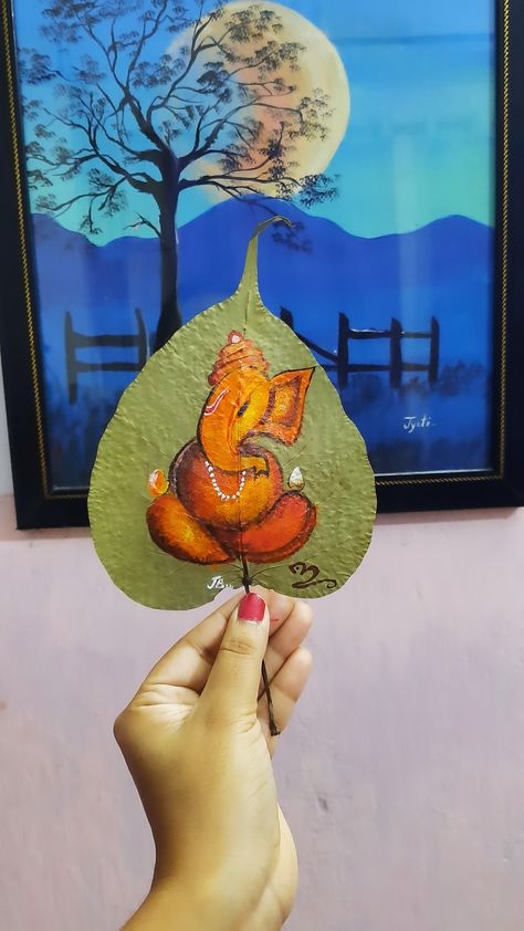 Peepal Leaf Art, Peepal Leaf, Leaf Art Diy, Painting With Acrylics, Birth Art, Ganapati Decoration, Ganesha Art, Flats Outfit, Painting Art Lesson