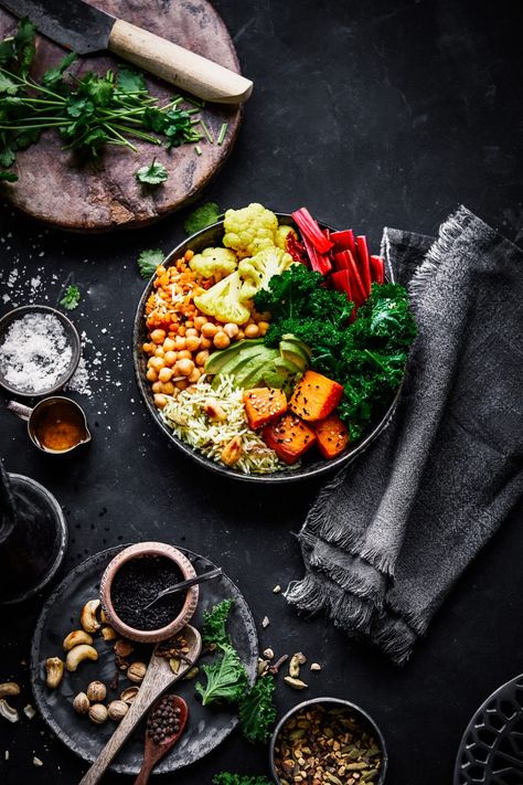 Still Life Interior, Entertaining Snacks, Food Photography Composition, Food Still Life, Food Flatlay, Dark Food Photography, Lunch Bowl, Food Poster Design, Exotic Food