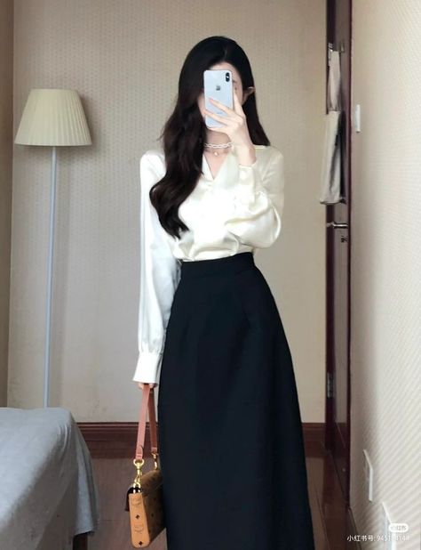 Elegant Comfortable Outfit, Eloquent Outfits, Candid Poses Women, Women Formal Wear Work Outfits, Boss Outfits For Women, Semi Formal Party Outfits For Women, Thesis Outfit, Korean Drama Outfits, Business Outfits Women Skirt