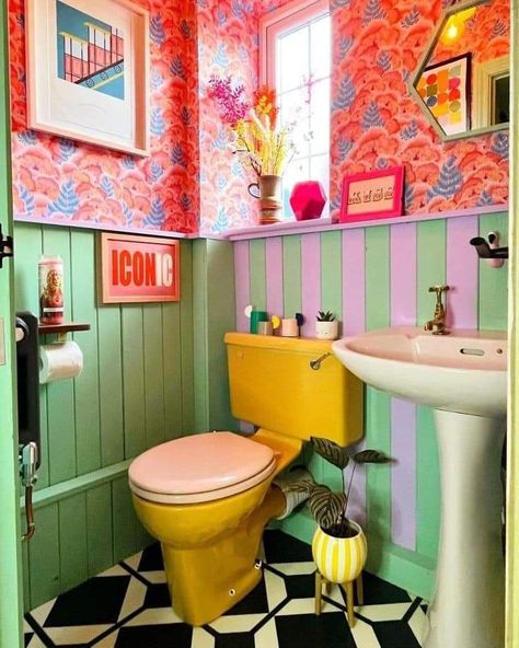 Quirky Bathroom Ideas, Vibrant Bathroom, Funky Bathroom, Stairs Colours, Quirky Bathroom, End Terrace House, Maximalist Style, Eclectic Bathroom, Retro Room