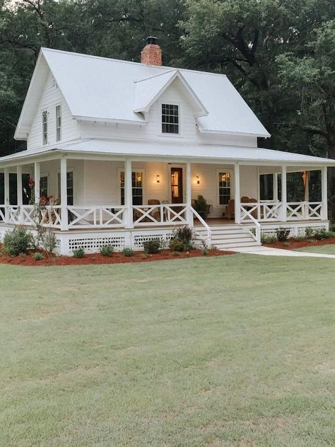 White Barndominium With Wrap Around Porch, Simple Country House Design, Small White House With Wrap Around Porch, Old Style Country Homes, White Farmhouse With Porch, Wrap Around Porch Farmhouse Aesthetic, White Country House With Porch, White Farmhouse With Wrap Around Porch, White Farm Style House With Wrap Around Porch