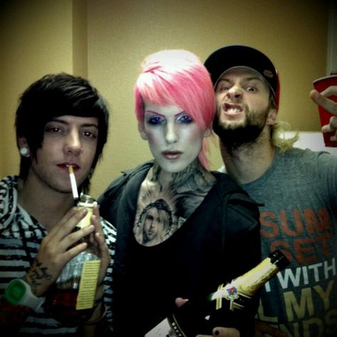 Omfg. Jeffree Star And Breathe Carolina. Cx Breathe Carolina, Im Jealous, Warped Tour, Emo Guys, Alternative Music, Jeffree Star, Emo Boys, Music Love, Role Models