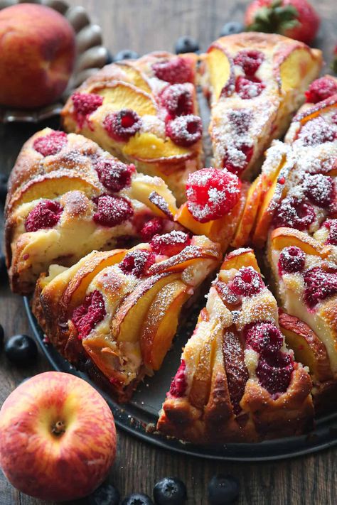 raspberry peach cake. Peach Greek Yogurt, Julia's Album, Greek Yogurt Cake, Chocolate And Raspberry Tart, Pear And Almond Cake, Crumb Cake Recipe, Frozen Raspberries, Yoghurt Cake, Peach Cake