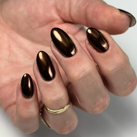 Brown Holiday Nails, Brown Metallic Nails, Chocolate Chrome, Minimalist Nail, Fall Nail Trends, Shiny Nails, Striped Nails, Metallic Nails, Great Nails