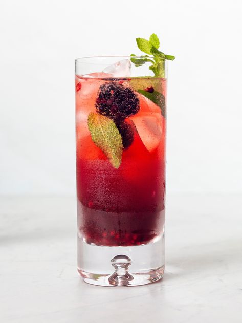 A berry-delicious Date Mixed Berry Mojito made with mixed berries, rum, lime juice, and naturally sweetened with dates takes this classic cocktail to the next level. Berry Mojito, Mix Berry, Tequila Soda, Fruity Cocktails, Berry Juice, Classic Cocktail, Natural Juices, Pomegranate Juice, Refreshing Cocktails