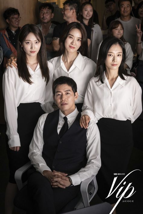 VIP (VIP) - Drama - Picture Gallery @ HanCinema :: The Korean Movie and Drama Database Family Photoshoot Two Daughters, Vip Kdrama Poster, Vip Kdrama, Jae Ha, Family Photo Studio, Lee Sang Yoon, Jang Nara, Korean Photoshoot, Chung Ah