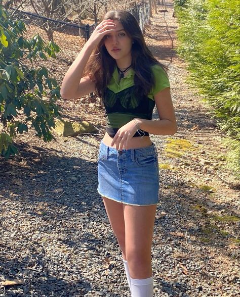 Long Nike Socks Outfit, Long Nike Socks, Nike Socks Outfit, Denim Skirt Outfit Summer, Demin Skirt Outfit, Green Top Outfit, Denim Mini Skirt Outfit, Denim Skirt Mini, Black Hippie