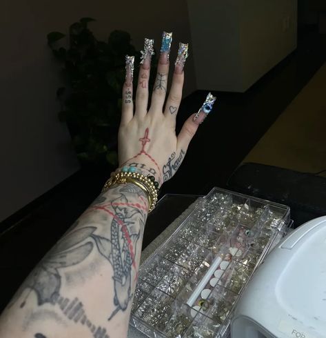 Nail Inspo Long Square Y2k, Y2k Aesthetic Nails Long, Nail Tech Manifestation, Xl Y2k Nails, Xl Long Acrylic Nails Y2k, Blunts And Pretty Nails Aesthetic, Hard Nails, Really Cute Nails, Short Square Acrylic Nails