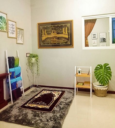 30 Praying Room Ideas To Bring Your Ramadan More Beautiful | Home Design And Interior Mini Surau, Modern Home Library Design, Praying Room, Modern Home Library, Muslim Prayer Room Ideas, Decoraciones Ramadan, Prayer Room Ideas, Prayer Corner, Home Library Design