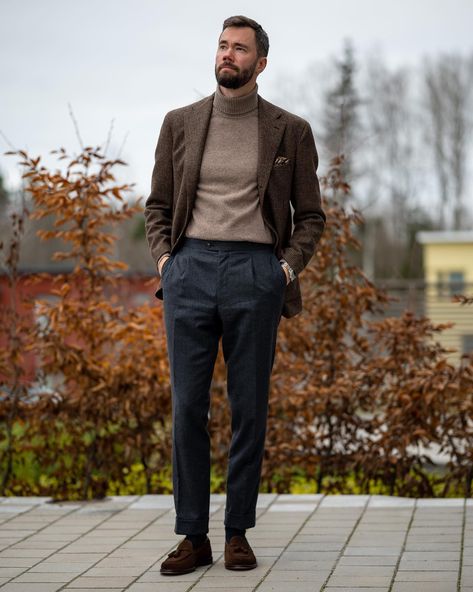 Turtleneck Outfit Men, Brown Coat Outfit, Turtleneck And Blazer, Turtleneck Outfits, Navy Pants Men, Formal Attire For Men, Sweater Outfits Men, Mens Dress Outfits, Blazer Outfits Men