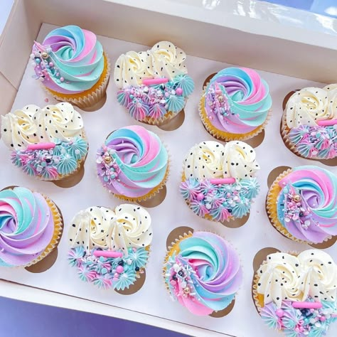 Kotak Bento, Pastel Cupcakes, Unicorn Themed Birthday Party, Torte Cupcake, Unicorn Birthday Cake, Cupcake Cake Designs, Edible Paint, Cupcake Designs, Kue Ulang Tahun