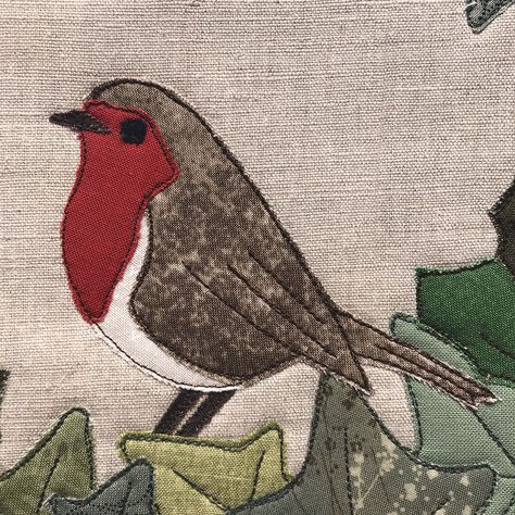 Winter robin applique cushion Figure 5b Robin Applique Pattern, Robin Template Printable, Felt Robin Template, Bird Applique Pattern Free Printable, Applique Patterns Printable, Christmas Applique Templates, Bird Template Printable Free Pattern, Robin Template, Robin Applique