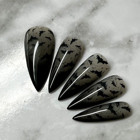 Welcome to LD Nails! 🖤 One set of 10 REUSABLE Press On Nails 🖤 🖤 Made to order in your shape & size 🖤 🦇 Dizzy Bats: Halloween Thermal Press On Set. Colour changing base (Black: Cold, Grey jelly: Hot) with dizzy bat designs. The heat from your fingers will change the base colour back and forth, revealing or hiding the FREAKIN BATS! Purchase INCLUDES an application kit! It consists of: 🖤 detailed application & removal instructions 🖤 a sealed and sanitary mani kit (100/180 file, buffer block, cuticle pusher) 🖤 2 alcohol pads 🖤 nail tabs or glue (glue is standard, request tabs in the personalization box if you prefer them!) *Only one kit is sent per order. Extra kits and kit contents can be picked up here 👉 https://www.etsy.com/ca/listing/817160463/application-kit-press-on-nails-goth Bat Nails, Horror Nails, Alcohol Pads, Country Nails, Retro Nails, Bats Halloween, Gothic Nails, Goth Nails, Seasonal Nails