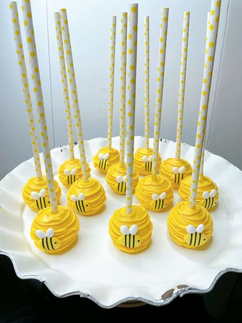 Bee Cake Pops, Love Gender, Bee Themed Gender Reveal, Bee Themed Birthday Party, Treat Maker, What Will It Bee, Bee Cookies, Winnie The Pooh Cake, Bee Birthday Party