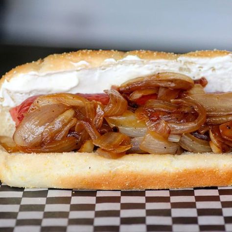 The Signature Seattle Hot Dog 1) Cream cheese. 2) Onions. #SeattleWA #NationalHotDogDay Seattle Dog Recipe, Seattle Hot Dog Recipe, Seattle Hot Dog, Kid Dinners, Seattle Dog, Fair Foods, Seattle Style, Seattle Trip, Pickled Jalapeño