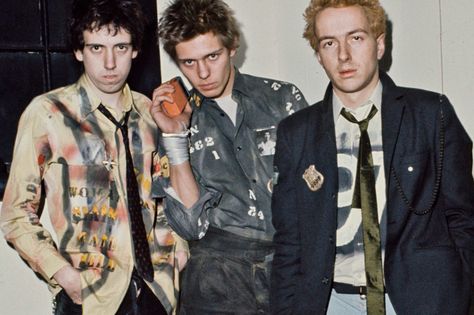 High Fashion Punk DIY Gucci Reebok Yohji Yamamoto COMME des GARÇONS Lanvin Rick Owens The Clash Aesthetic, The Clash Album Covers, The Clash Tattoo, The Clash Logo, The Clash Poster, The Clash Band, Punks 70s, Combat Rock, The Distillers