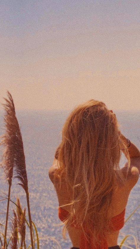 #bigsur #ocean #oceanart #california #70s #70sfashion #70saesthetic #beachlife Summer 70s Aesthetic, California Aesthetic Vintage, 1970s Vintage Photos, 70s California Aesthetic, 70s Beach Aesthetic, 70s Surf Aesthetic, 60s Beach Aesthetic, Blue Is The Warmest Color, 70’s Aesthetic