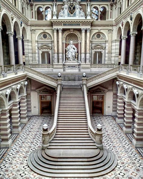 Palace of Justice, Vienna, Austria Bg Design, Castles Interior, Classic Architecture, Grand Staircase, Architecture Old, Old Building, Staircase Design, Historical Architecture, Beautiful Architecture