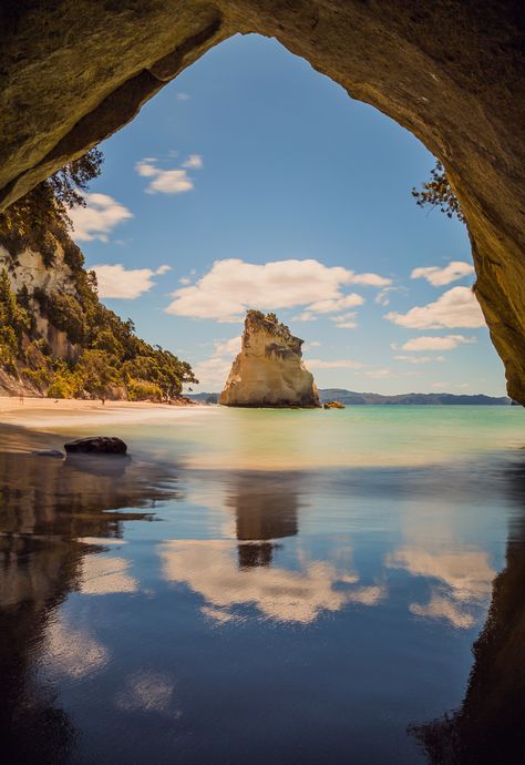 14 Reasons Everyone Should Visit New Zealand At Least Once |Pinterest:@theculturetip Easy Jet, Best Vacation Destinations, Visit New Zealand, Travel Channel, Gorgeous View, Best Vacations, Countries Of The World, Vacation Destinations, Female Travel