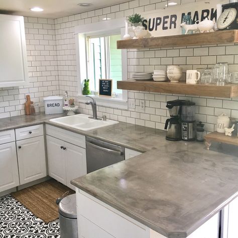 The Problem With Concrete Countertops That No One Talks About - Pros & Cons of Concrete Countertops Door Remodel, Cheap Kitchen Countertops, Trendy Farmhouse Kitchen, Countertops Wood, Kitchen Makeovers, Loft Ideas, Kabinet Dapur, Concrete Counter, Interior Vintage