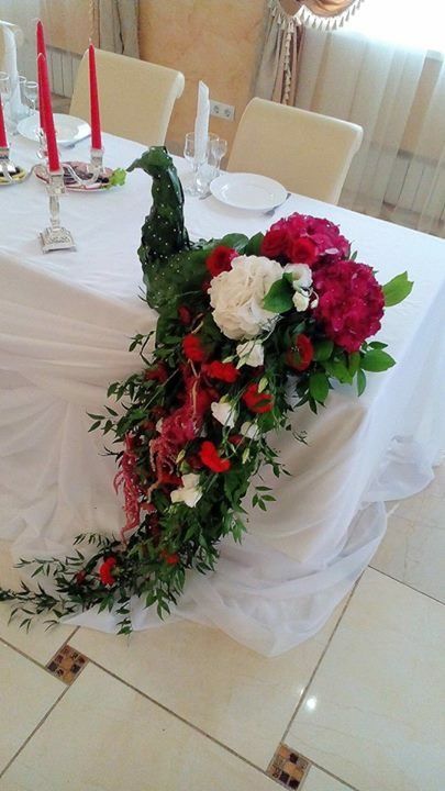 Peacock Flower Arrangement, Floral Desing, Peacock Flower, Tropical Floral Arrangements, Wedding Hall Decorations, Green Peacock, Flower Box Gift, Peacock Decor, Creative Flower Arrangements