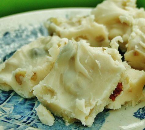 How to Make the Best Old-Fashioned Sour Cream Fudge, I think this is like the Sour Cream Fudge mom used to make. Sour Cream Fudge Recipe, Sour Cream Fudge, Best Homemade Fudge, Soft Foods To Eat, Appalachian Recipes, Mexican Sour Cream, Cream Fudge, Soft Cookie Recipe, Homemade Fudge Recipes