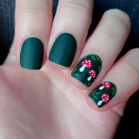 Short Mushroom Nail Designs, Christmas Mushroom Nails, Mushroom Design Nails, Mushroom Fall Nails, Short Mushroom Nails, Forest Nails Designs, Nails With Dark Green, Siena Core, Fall Mushroom Nails