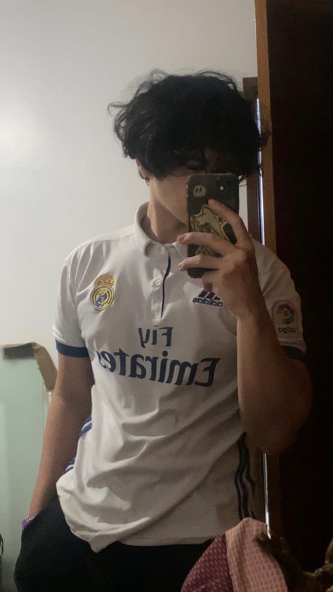 tumblr boy fluffy hair realmadrid #tumblrboy #fluffyhair #boy Things To Buy At Costco, Hair Tumblr, Black Hair Boy, The Locker Room, Fluffy Hair, Tumblr Boys, Images Esthétiques, Aesthetic Guys, Attractive Guys