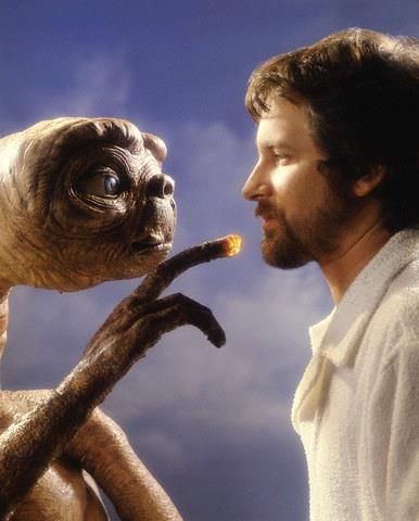 Stephen Spielberg, Digimon Characters, E T The Extra Terrestrial, Et The Extra Terrestrial, Alien Photos, Alien Party, 80's Movies, Francois Truffaut, Cosmic Connection