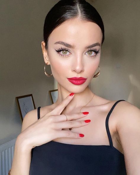 Soft Makeup With Red Lips, All Black Outfit Red Lips, Hazel Eyes Lipstick Lip Colors, Bright Red Lips, Subtle Red Lip Makeup, Bright Feminine Aesthetic, Dark Red Lipstick Makeup Look, Soft Make Up Look, Red Lips Aesthetic