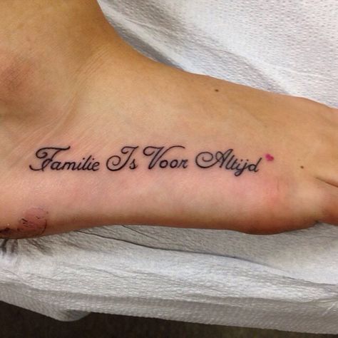 Family is forever in Dutch <3 Dutch Tattoo Ideas, Windmill Tattoo, Dutch Tattoo, Love Wrist Tattoo, Best Friend Tattoo, Family Is Forever, Name Tattoos On Wrist, Tattoos For Men And Women, Taboo Tattoo