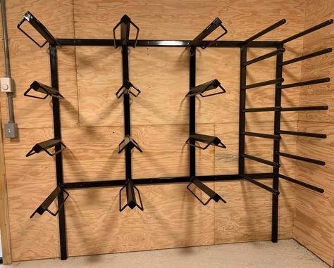 Saddle Blanket Rack, Diy Tack Room, Saddle Pad Rack, Saddle Pad Storage, Horse Blankets Storage, Horse Blanket Rack, Equine Facility, Tack Room Organization, Horse Tack Rooms