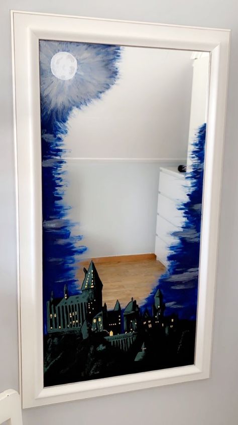 Harry Potter Room Painting Ideas, Painting On Mirrors Ideas Easy, Mirror Artwork Painting, Harry Potter Window Painting, Long Mirror Painting, Harry Potter Mirror Diy, Full Length Mirror Painting Ideas, Long Mirror Painting Ideas, Painting On Mirrors Ideas