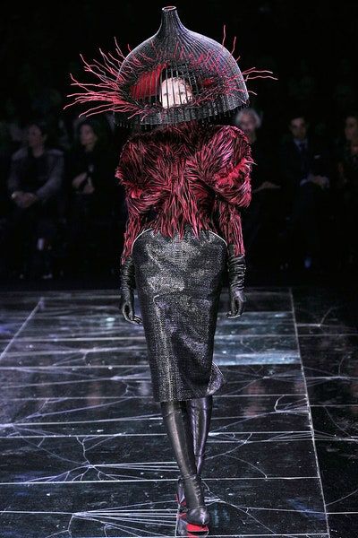 Alexander McQueen Fall 2009 Ready-to-Wear Collection - Vogue Catwalk Fashion, Haute Couture, Couture, Alexander Mcqueen 2018, Alexander Mcqueen Couture, Alexander Mcqueen Savage Beauty, Alexander Mcqueens, Savage Beauty, Recycled Fashion