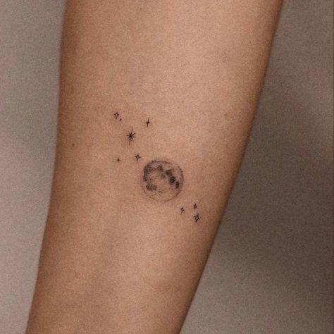 Realistic Planet Tattoo, Tiny Universe Tattoo, Mini Planet Tattoo, Red Ink Moon Tattoo, Moon And Star Wrist Tattoo, Nasa Tattoo Ideas, Whole Moon Tattoo, Moon Ideas Tattoo, Inner Light Tattoo