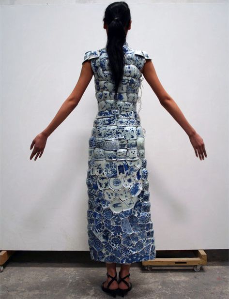 Broken Chinese Ceramics Upcycled into Dresses by Li Xiaofeng #Art, #Ceramic, #Dress, #Upcycled Buttons Necklace, Broken Porcelain, Porcelain Dress, Fragile Beauty, Mosaic Dress, Mannequin Art, Chinese Ceramics, Fashion Victim, Blue China