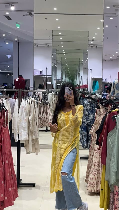 Girl In Kurti Aesthetic, Wide Leg Jeans With Kurti, Yellow Kurti With Jeans, Kurti With Baggy Jeans, Kurti With Jeans Aesthetic, Long Kurta With Jeans, Chickenkari Kurti With Jeans, Chikankari Kurta With Jeans, Chikankari Kurti With Jeans