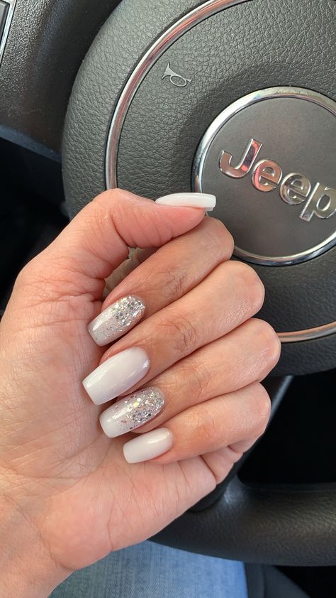 New Years Eve Nails Coffin, White Nail Extensions, White Sparkly Acrylic Nails, White Nails With Silver, White Nails Silver, White Silver Nails, Christmas Nails White, White Nails With Glitter, Sparkly Acrylic Nails