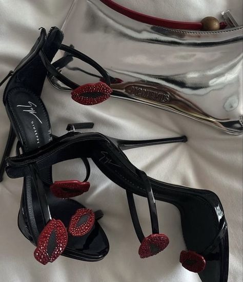 Pumps Aesthetic, Platform Heels Aesthetic, Expensive Heels, Lady Killer, Aesthetic Vogue, Heels Aesthetic, Luxury Boots, Chic Heels, Closet Organizer