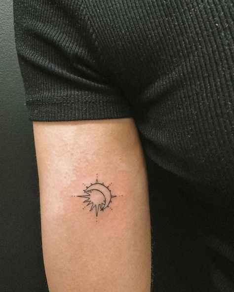 Solar Eclipse Tattoo, Eclipse Tattoo, Tiny Tats, Tattoo Moon, Tattoo Minimalist, Moon Eclipse, Sun Tattoo, Minimalistic Style, Little Tattoos