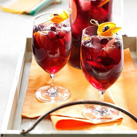 Cranberry Orange Sangria, Orange Sangria Recipes, Apple Cider Sangria Recipe, Orange Sangria, Cranberry Orange Relish, Sparkling Red Wine, Christmas Sangria, Berry Sangria, Red Wine Sangria