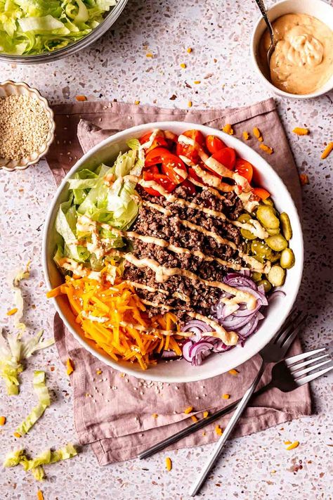 Big Mac Salad Bowl, Big Mac Bowl, Ground Beef Bowl, Keto Entrees, Salads For Dinner, Coconut Cream Recipes, Chipotle Ranch Dressing, Light Dinners, Low Carb Salads