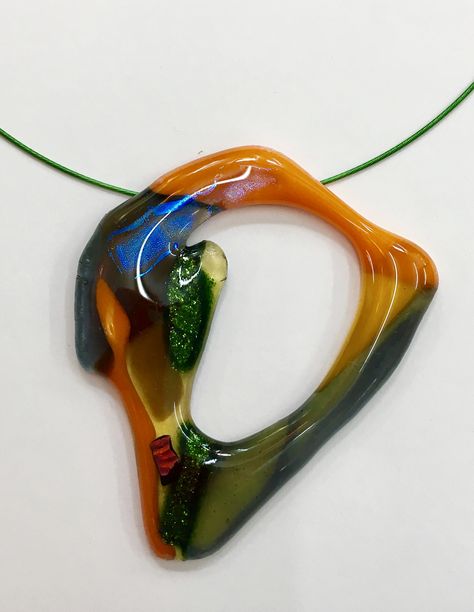 Fused Glass Jewellery, Glass Fusion Jewelry, Broken Glass Crafts, Glass Pendent, Glass Fusion Ideas, Fused Glass Artwork, Glass Fusing Projects, Stained Glass Jewelry, Glass Jewellery