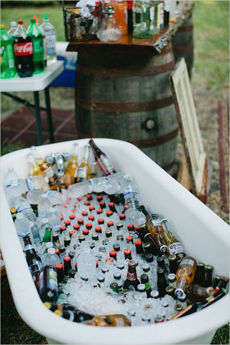 The day we signed our lease, we went to Black Horse london pub on Union to make ourselves a toast and they had a tub full of booze for happy hour. this would be a cute nod to our humble beginnings. LOVE IT. Vintage Bath Tub, Outdoor Wedding Bar, Antique Style Wedding, Vintage Bath, Wedding Drink, Wedding Bar, Bath Tub, Wedding Food, Uk Wedding