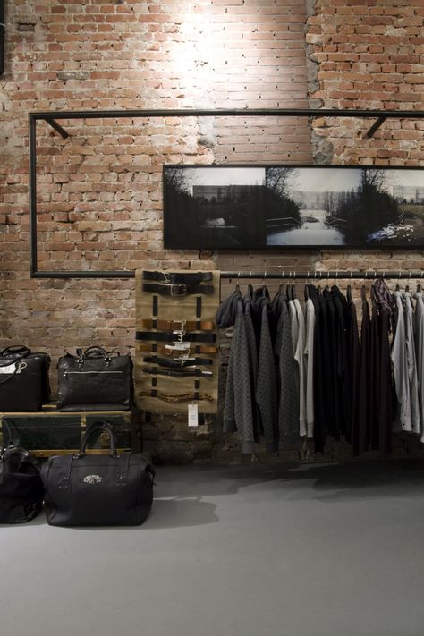 Framed Amsterdam Retail Wall Displays, Industrial Retail, Design Café, Retail Inspiration, Store Layout, Interior Display, Shop Front Design, Retail Interior, Retail Design Blog