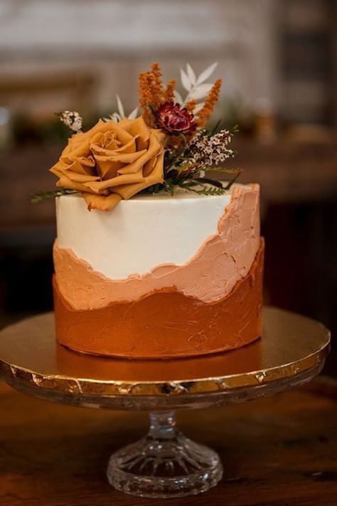 Burnt Orange Cakes, Emerald And Rust Wedding Cake, Fall Wedding Cakes Rustic Orange, Rust Wedding Cake Ideas, Fall Cake Wedding, Rust Orange Wedding Cake, Fall Simple Wedding Cake, Terracotta Cake Wedding, Rust Cake Wedding