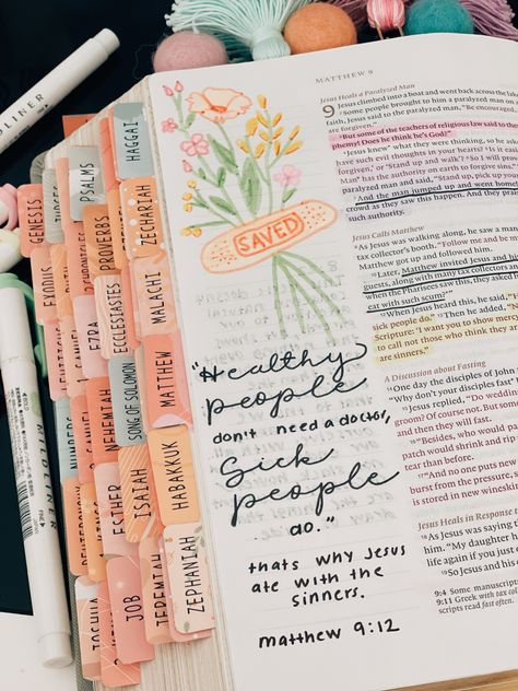 Notetaking Bible Ideas, Luke 9 Bible Journaling, Bible Margin Art, New Bible Set Up, Pretty Bible Notes, Bible Margin Notes, Bible Journaling In Bible, Scripture Journaling Ideas, Journal Bible Ideas