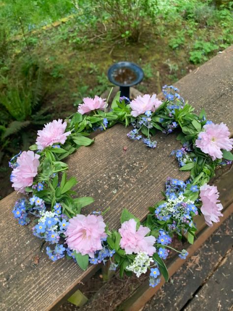 Midsummer Crown, Aesthetic Flower Crown, Flower Crowns Diy, Grape Aesthetic, Flower Crown Aesthetic, Sweet Sixteen Birthday Party Ideas, Crown Aesthetic, 20th Birthday Party, Diy Flower Crown